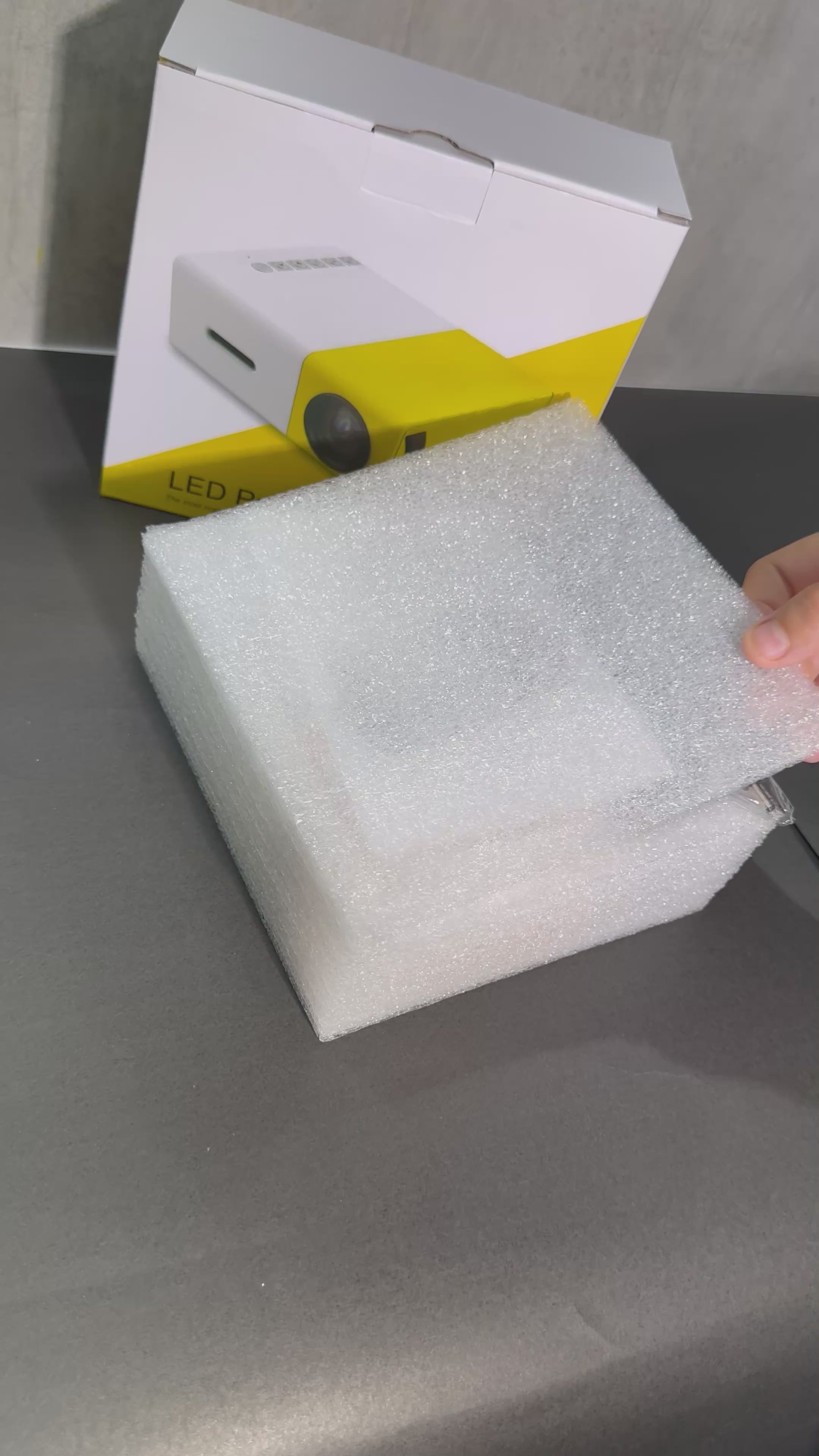 📽️ Mini Proyector Portátil LED con Control Remoto – Cine en Casa